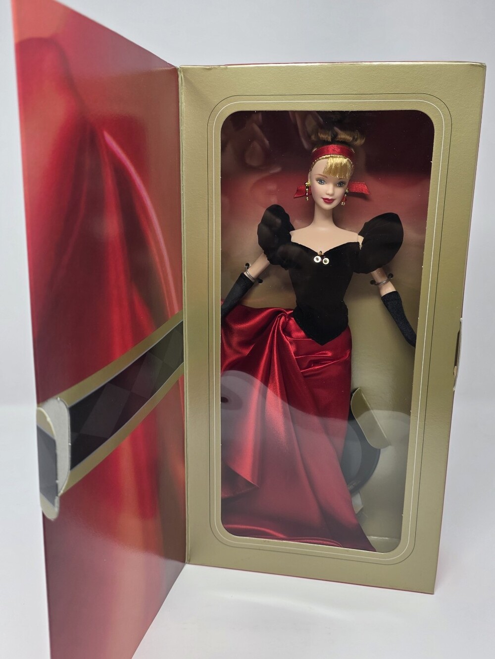 1998 Avon Winter Splendor Barbie Doll Special edition Mattel 19357 NIB